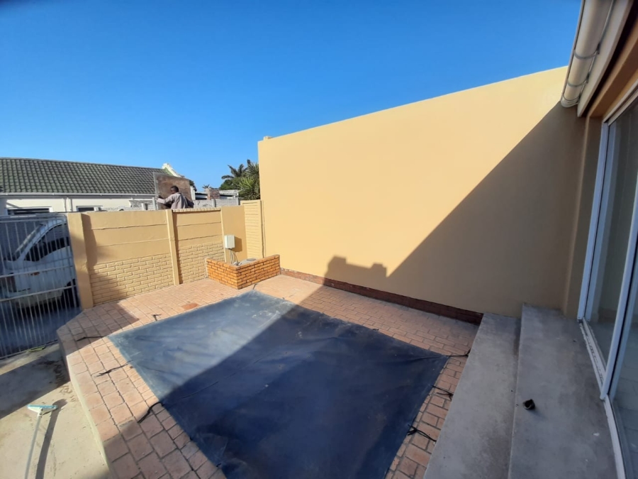 To Let 2 Bedroom Property for Rent in Beacon Bay North Eastern Cape